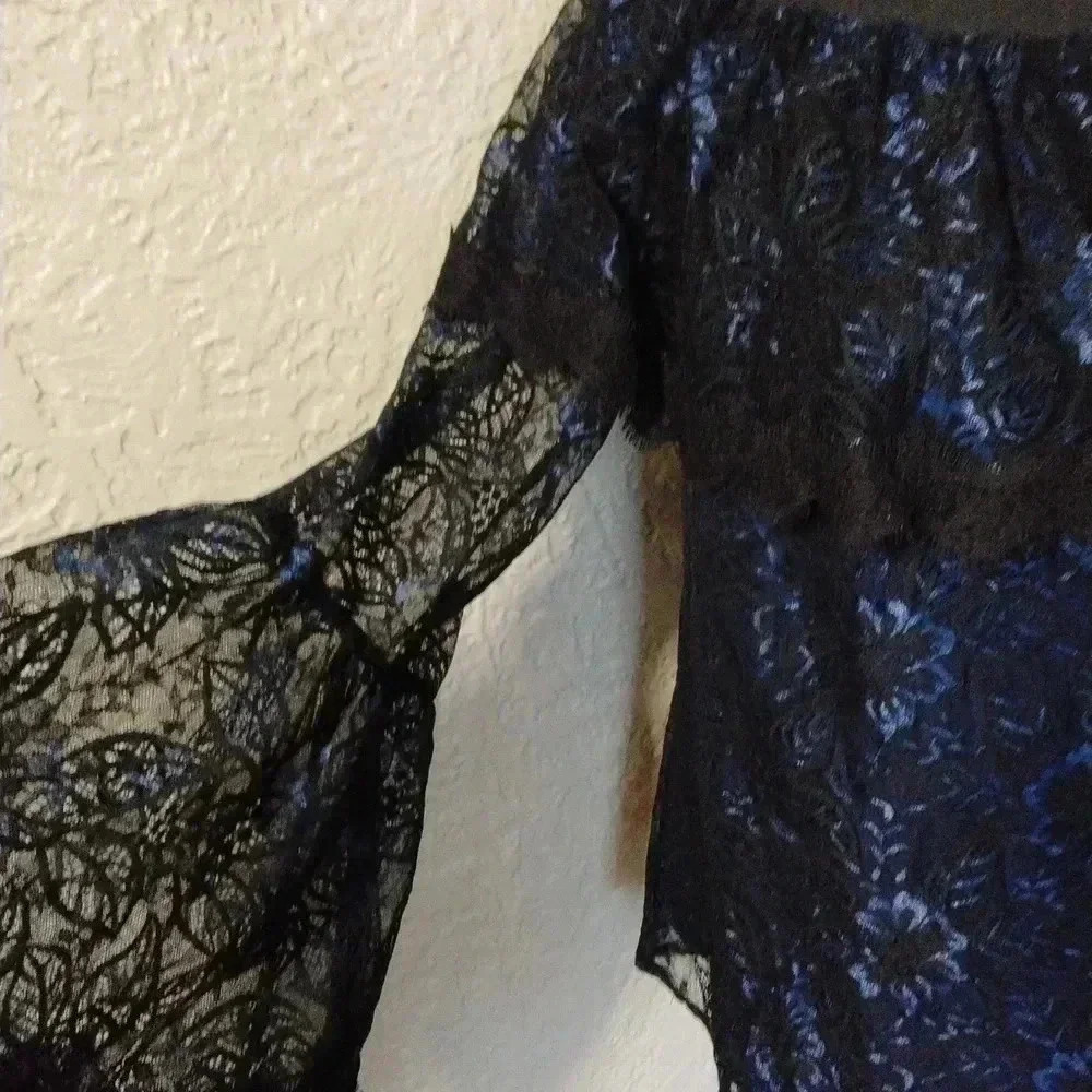 White house black market blue lace off the shoulder bell Sleeve top blouse - Picture 6 of 9